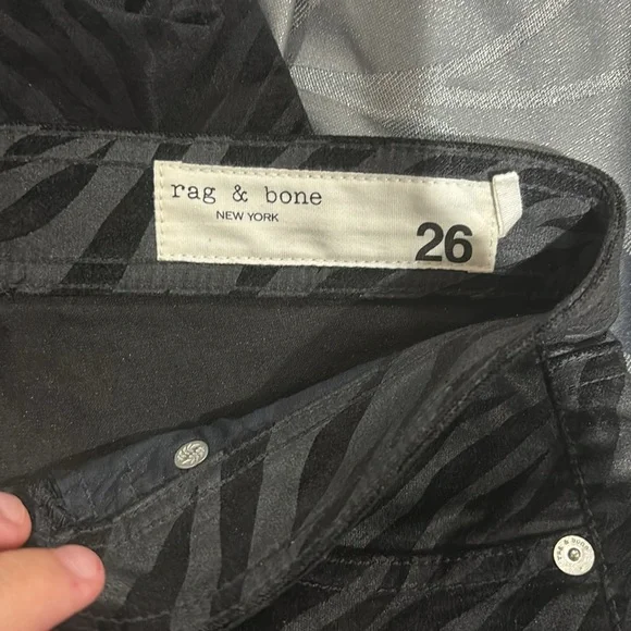 RAG & BONE
Nina High-Rise Zebra-Stripe Ankle Skinny Jeans - Picture 4 of 5